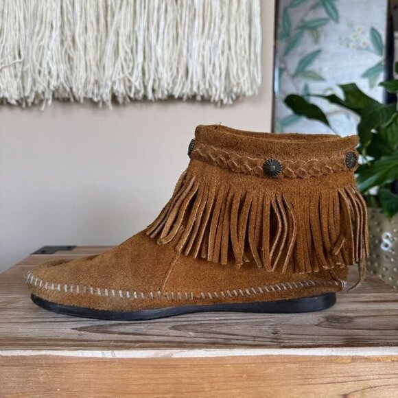 Minnetonka Dusty Brown Suede Hi Top Back Zip Hardsole Fringe Moccasin Size 8 - Picture 5 of 14